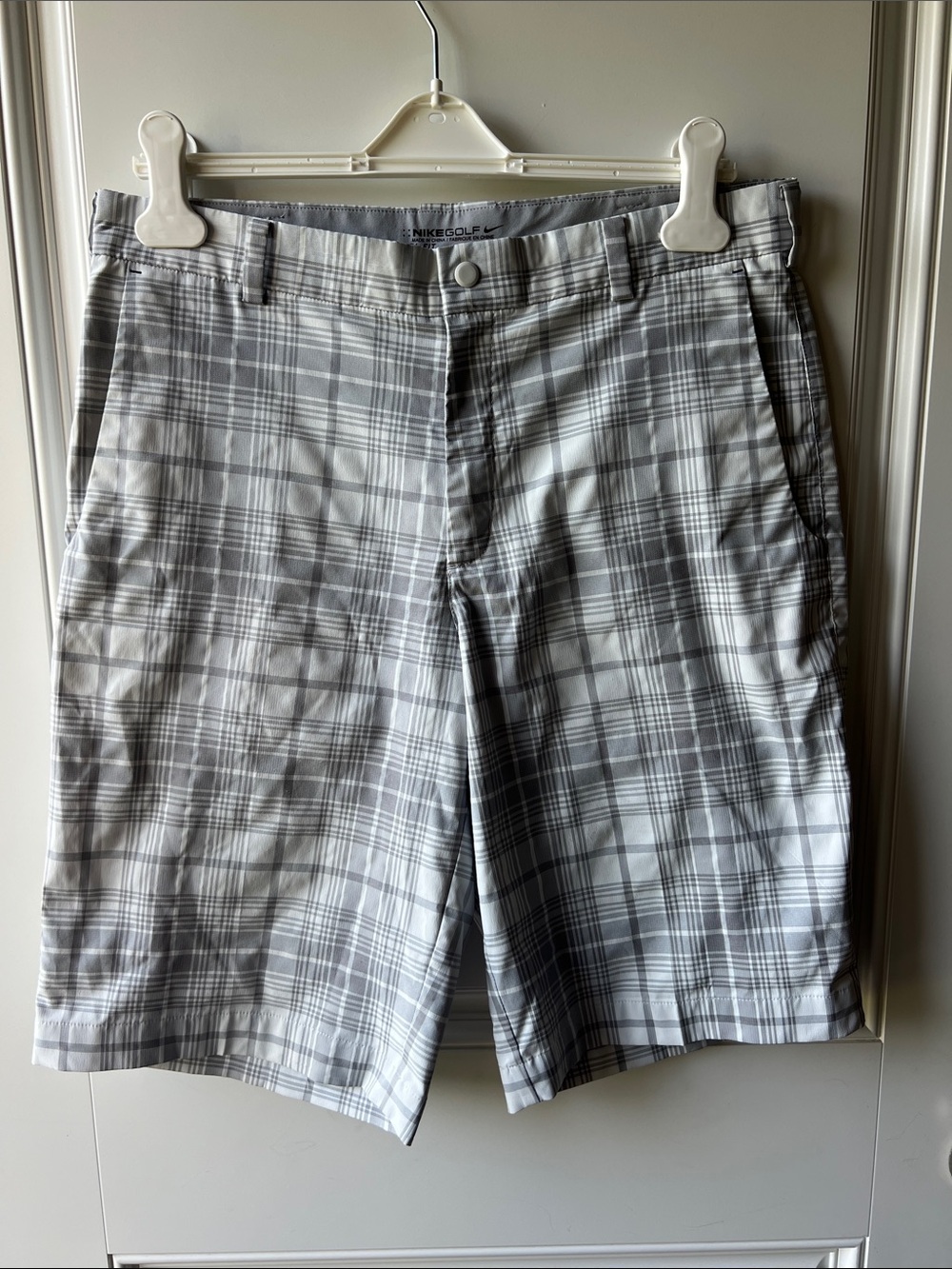 Nike Men's Gray Plaid Flat-Front Golf Shorts